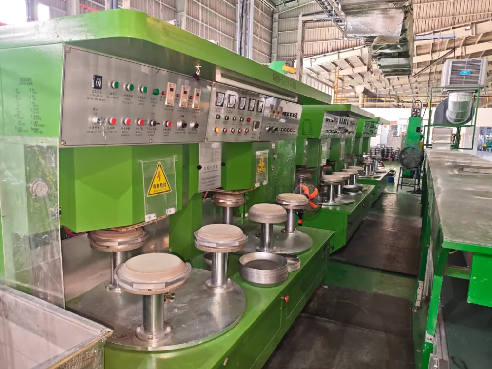 Keittovälinepohjan juotoskone on asennettu ulkomaille.